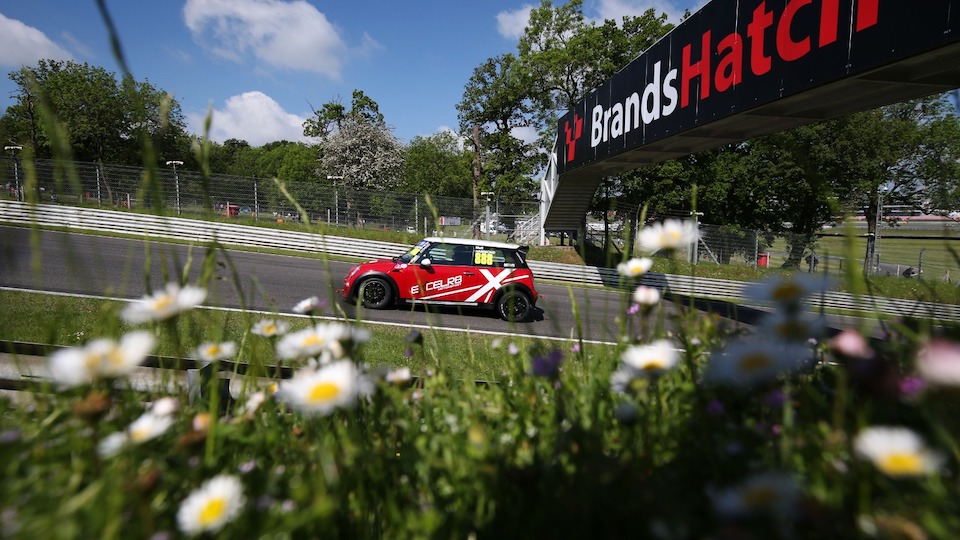Matt Hammond edges pole at Brands Hatch