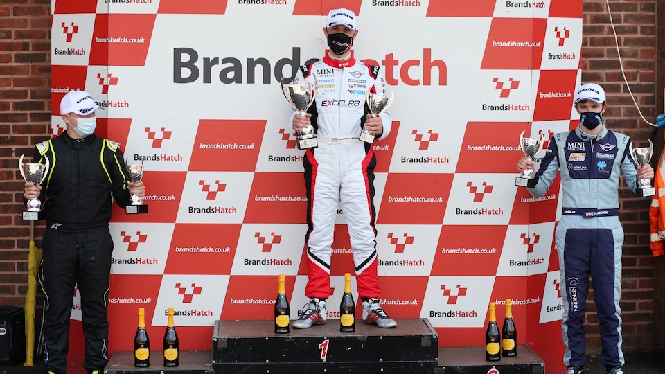 Matt Hammond extends advantage in red-flagged opener